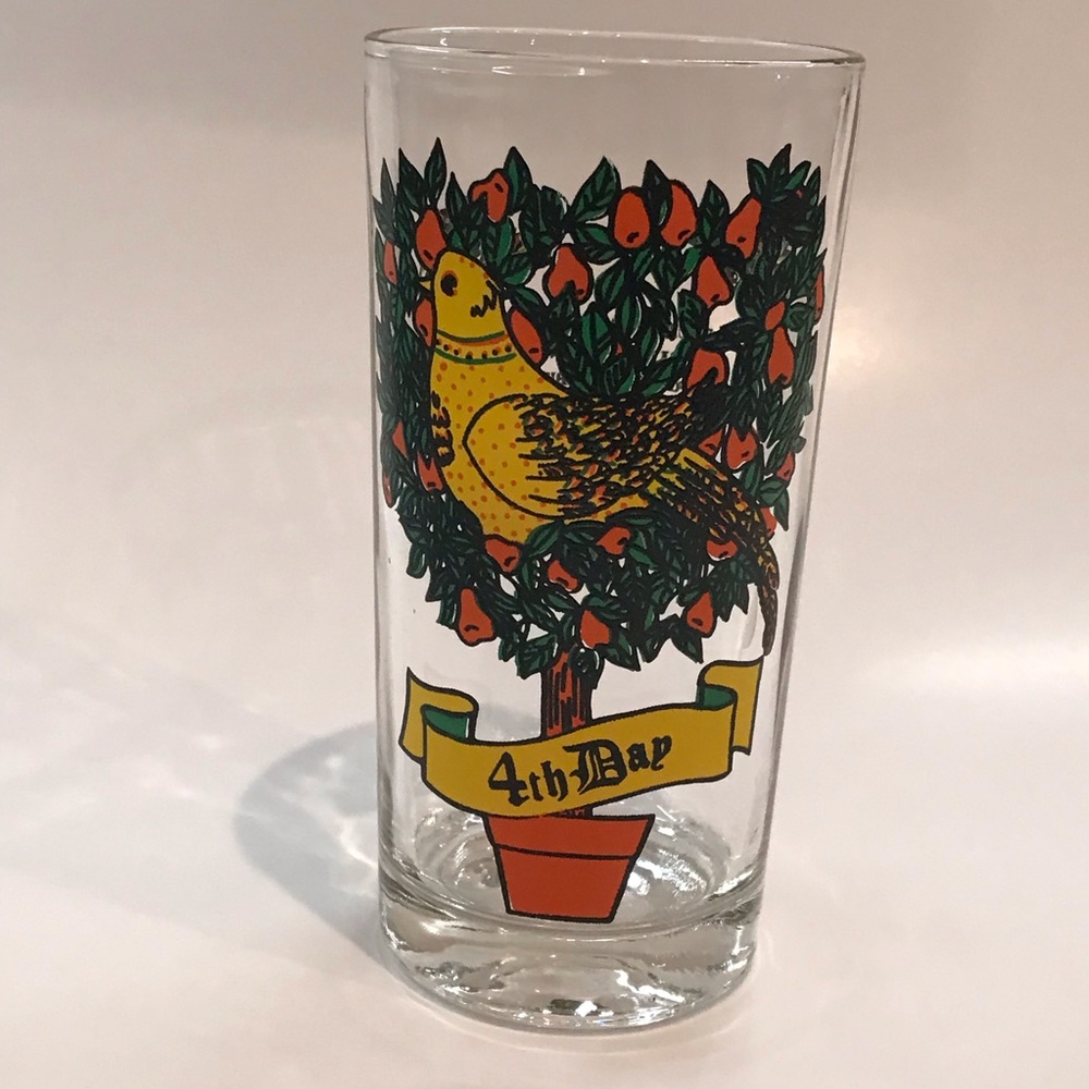 Vintage 1980s Anchor Hocking 12 Days of Christmas glass tumbler.